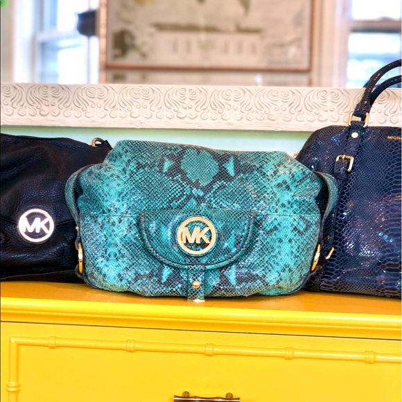 Micheal Kors Turquoise Snake Skin Bag - Picture 10 of 16